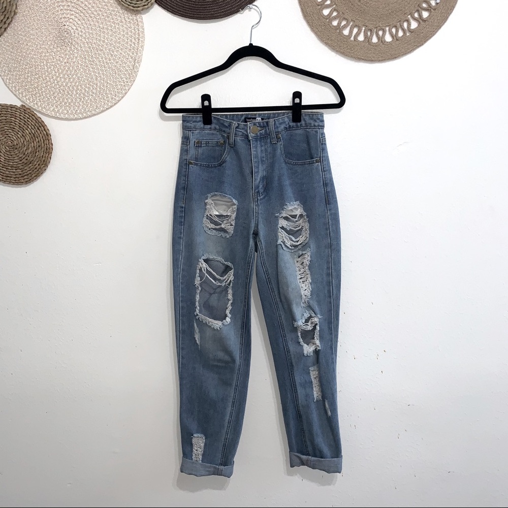 BOOHOO Highwaist Distressed Straight Leg Jeans